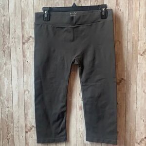 🐺NUX Grey Active Short Capri pants